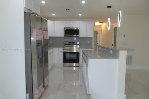 Casa en venta en Okeechobee, Florida, 3 dormitorios, 124.3 m2 № 1811317 - foto 16