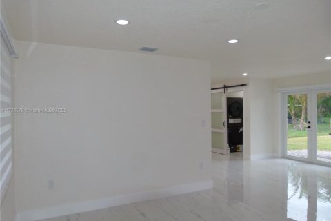 Casa en venta en Okeechobee, Florida, 3 dormitorios, 124.3 m2 № 1811317 - foto 23