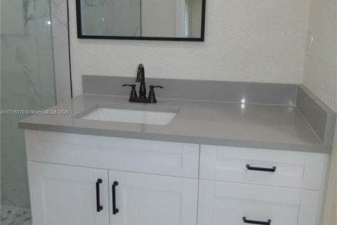 Casa en venta en Okeechobee, Florida, 3 dormitorios, 124.3 m2 № 1811317 - foto 25