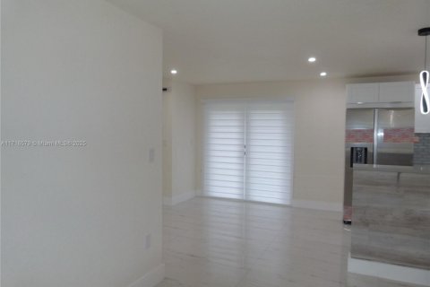 Casa en venta en Okeechobee, Florida, 3 dormitorios, 124.3 m2 № 1811317 - foto 7