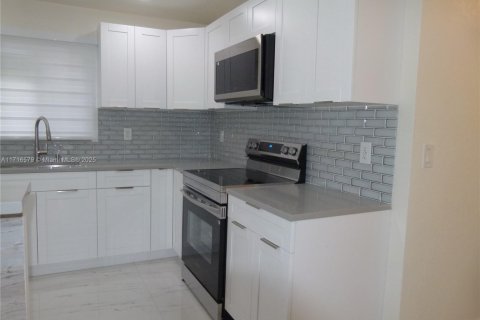 Casa en venta en Okeechobee, Florida, 3 dormitorios, 124.3 m2 № 1811317 - foto 11