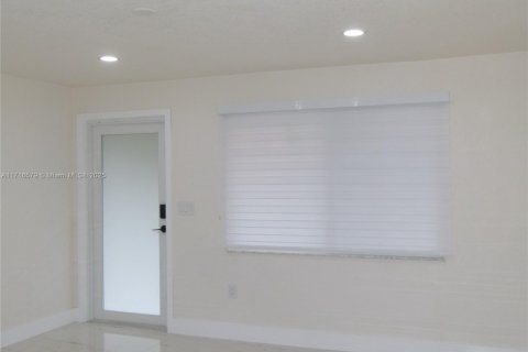 Casa en venta en Okeechobee, Florida, 3 dormitorios, 124.3 m2 № 1811317 - foto 24