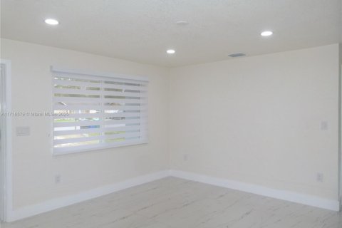 Casa en venta en Okeechobee, Florida, 3 dormitorios, 124.3 m2 № 1811317 - foto 22