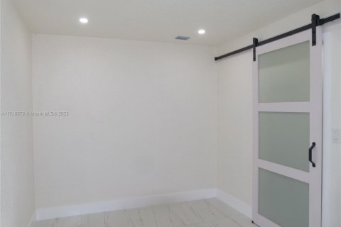 Casa en venta en Okeechobee, Florida, 3 dormitorios, 124.3 m2 № 1811317 - foto 6