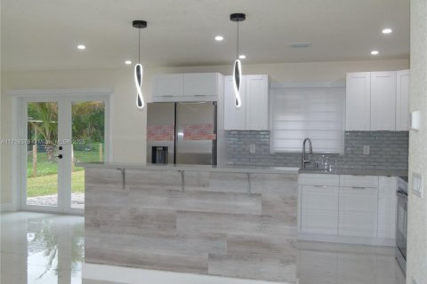 Casa en venta en Okeechobee, Florida, 3 dormitorios, 124.3 m2 № 1811317 - foto 9