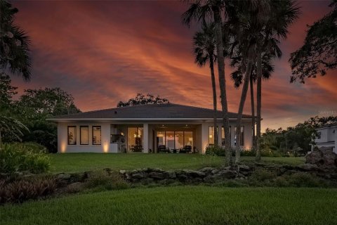 House in Rockledge, Florida 3 bedrooms, 312.8 sq.m. № 2104207