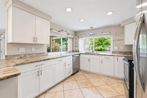 House in New Port Richey, Florida 3 bedrooms, 154.96 sq.m. № 2390984 - photo 7