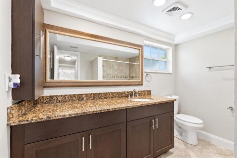 House in New Port Richey, Florida 3 bedrooms, 154.96 sq.m. № 2390984 - photo 16