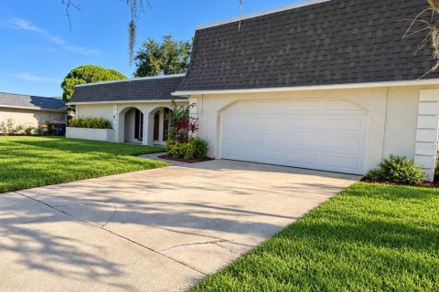 House in New Port Richey, Florida 3 bedrooms, 154.96 sq.m. № 2390984 - photo 25