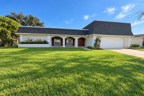 House in New Port Richey, Florida 3 bedrooms, 154.96 sq.m. № 2390984 - photo 2