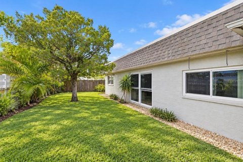 House in New Port Richey, Florida 3 bedrooms, 154.96 sq.m. № 2390984 - photo 26