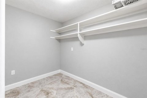 House in New Port Richey, Florida 3 bedrooms, 154.96 sq.m. № 2390984 - photo 14