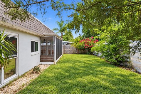 House in New Port Richey, Florida 3 bedrooms, 154.96 sq.m. № 2390984 - photo 23