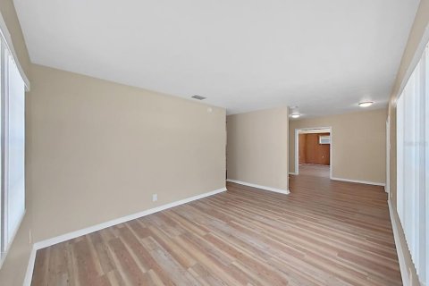 Villa ou maison à louer à Tampa, Floride: 3 chambres, 135.45 m2 № 2430934 - photo 12