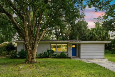 House in Sanford, Florida 4 bedrooms, 126.07 sq.m. № 2106178