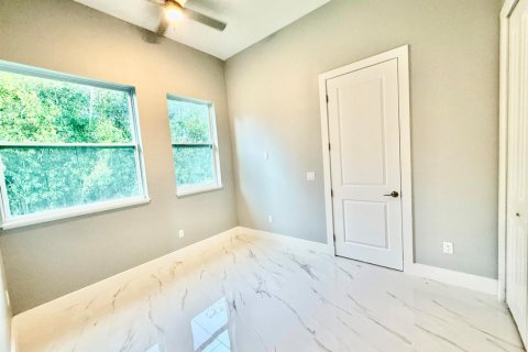 House in Port St. Lucie, Florida 3 bedrooms, 161.65 sq.m. № 2082930 - photo 12