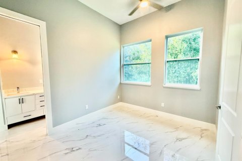 House in Port St. Lucie, Florida 3 bedrooms, 161.65 sq.m. № 2082930 - photo 10