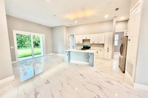 House in Port St. Lucie, Florida 3 bedrooms, 161.65 sq.m. № 2082930 - photo 7