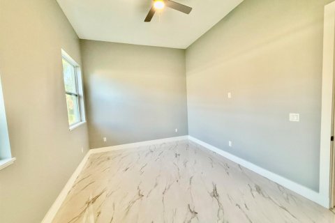 House in Port St. Lucie, Florida 3 bedrooms, 161.65 sq.m. № 2082930 - photo 17
