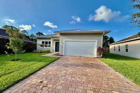 House in Port St. Lucie, Florida 3 bedrooms, 161.65 sq.m. № 2082930 - photo 2