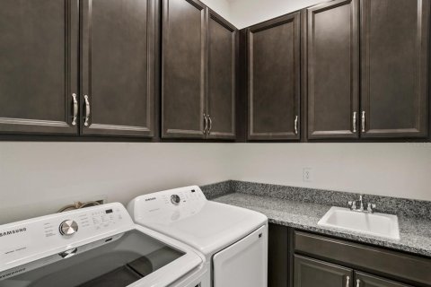 House in Orlando, Florida 3 bedrooms, 168.34 sq.m. № 1851900 - photo 29