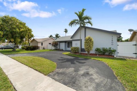 House in Sunrise, Florida 3 bedrooms, 97.27 sq.m. № 1825802 - photo 28