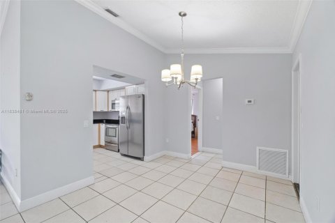 House in Sunrise, Florida 3 bedrooms, 97.27 sq.m. № 1825802 - photo 13