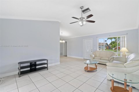 House in Sunrise, Florida 3 bedrooms, 97.27 sq.m. № 1825802 - photo 18