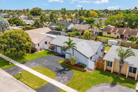 House in Sunrise, Florida 3 bedrooms, 97.27 sq.m. № 1825802 - photo 29