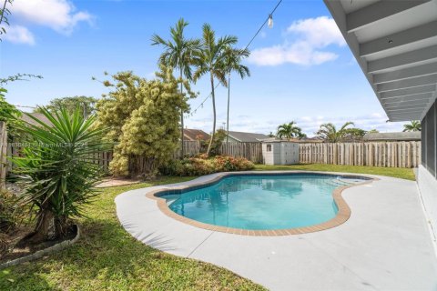 House in Sunrise, Florida 3 bedrooms, 97.27 sq.m. № 1825802 - photo 16