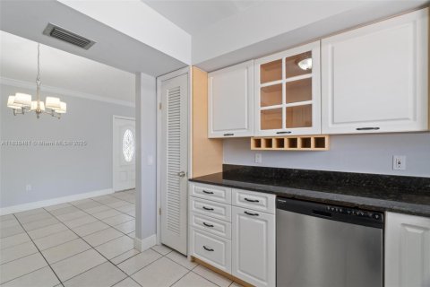 House in Sunrise, Florida 3 bedrooms, 97.27 sq.m. № 1825802 - photo 7