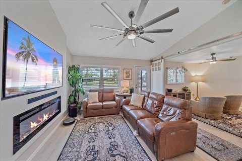 House in Venice, Florida 2 bedrooms, 92.62 sq.m. № 1875955 - photo 3