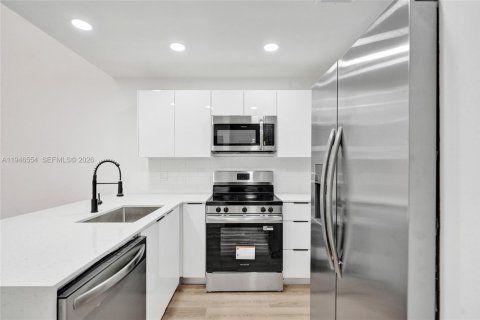 Townhouse in North Lauderdale, Florida 3 bedrooms, 116.31 sq.m. № 2002812 - photo 6