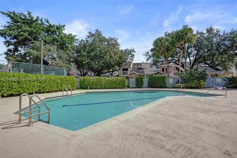 Townhouse in North Lauderdale, Florida 3 bedrooms, 116.31 sq.m. № 2002812 - photo 25