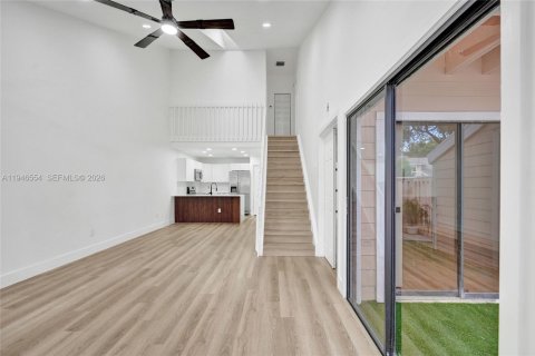 Townhouse in North Lauderdale, Florida 3 bedrooms, 116.31 sq.m. № 2002812 - photo 2