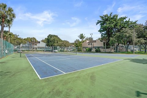 Townhouse in North Lauderdale, Florida 3 bedrooms, 116.31 sq.m. № 2002812 - photo 27