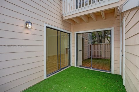 Townhouse in North Lauderdale, Florida 3 bedrooms, 116.31 sq.m. № 2002812 - photo 24