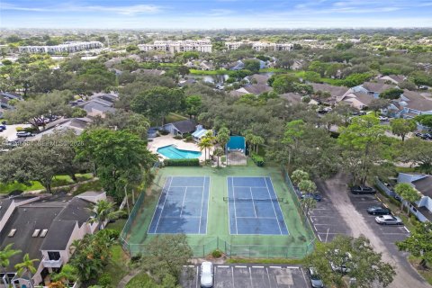 Townhouse in North Lauderdale, Florida 3 bedrooms, 116.31 sq.m. № 2002812 - photo 28