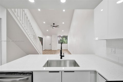 Townhouse in North Lauderdale, Florida 3 bedrooms, 116.31 sq.m. № 2002812 - photo 7