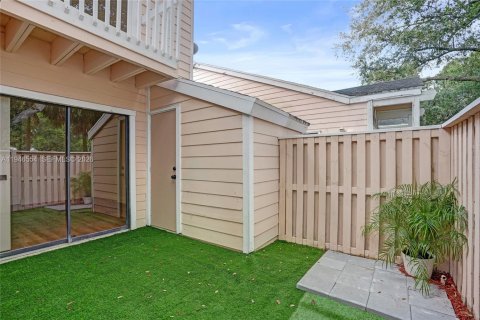 Townhouse in North Lauderdale, Florida 3 bedrooms, 116.31 sq.m. № 2002812 - photo 23
