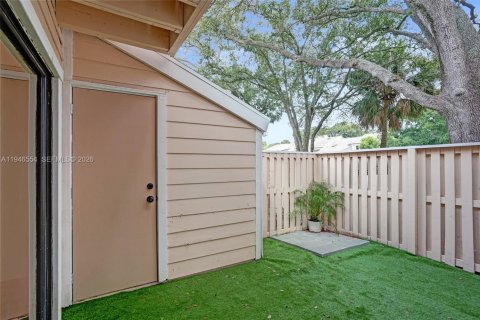 Townhouse in North Lauderdale, Florida 3 bedrooms, 116.31 sq.m. № 2002812 - photo 22