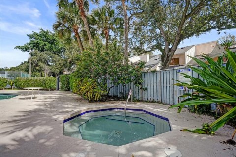 Townhouse in North Lauderdale, Florida 3 bedrooms, 116.31 sq.m. № 2002812 - photo 26