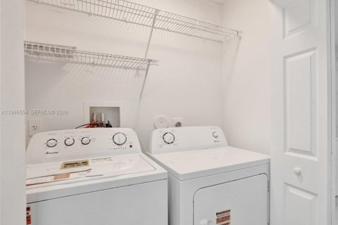 Townhouse in North Lauderdale, Florida 3 bedrooms, 116.31 sq.m. № 2002812 - photo 10