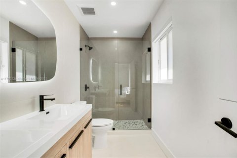 House in Miami Shores, Florida 3 bedrooms, 201.6 sq.m. № 1740000 - photo 16