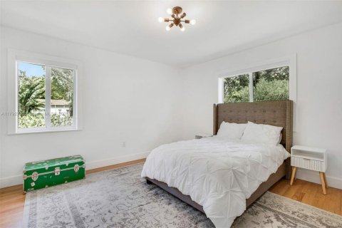 House in Miami Shores, Florida 3 bedrooms, 201.6 sq.m. № 1740000 - photo 19