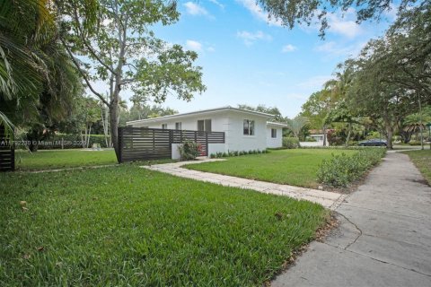 House in Miami Shores, Florida 3 bedrooms, 201.6 sq.m. № 1740000 - photo 12