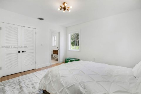 House in Miami Shores, Florida 3 bedrooms, 201.6 sq.m. № 1740000 - photo 20