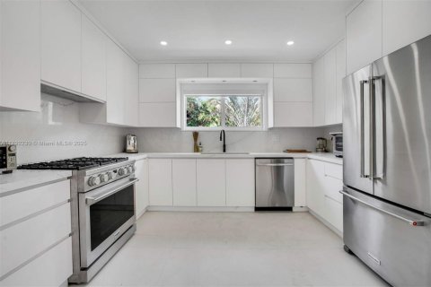 House in Miami Shores, Florida 3 bedrooms, 201.6 sq.m. № 1740000 - photo 6