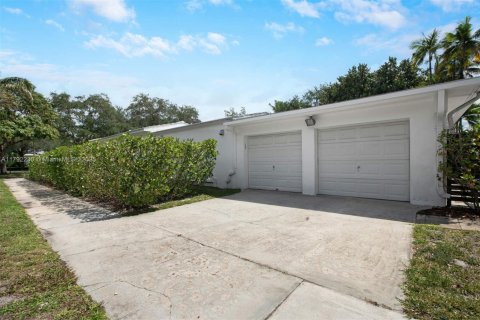 House in Miami Shores, Florida 3 bedrooms, 201.6 sq.m. № 1740000 - photo 7