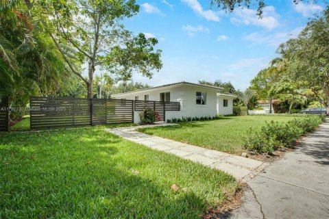 House in Miami Shores, Florida 3 bedrooms, 201.6 sq.m. № 1740000 - photo 4